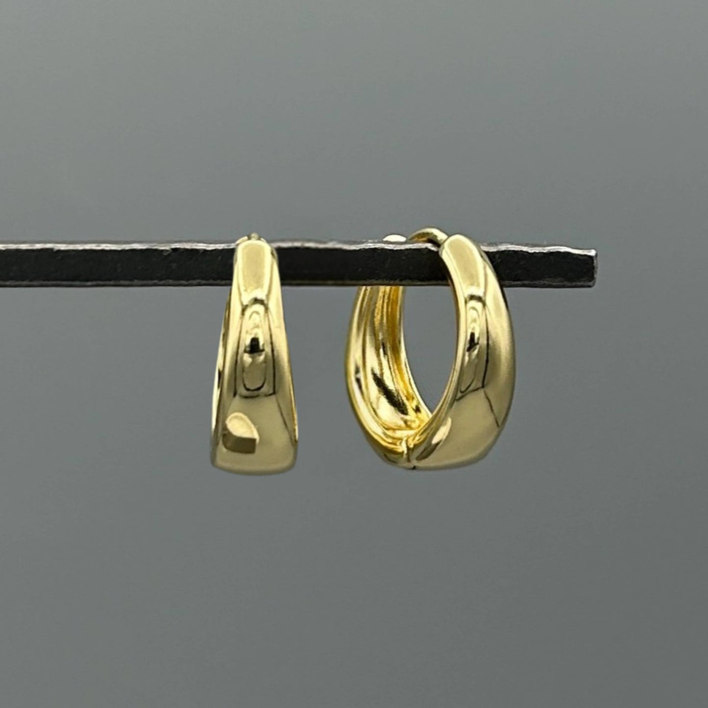 Gold Medium Tapered Clicker Hoops
