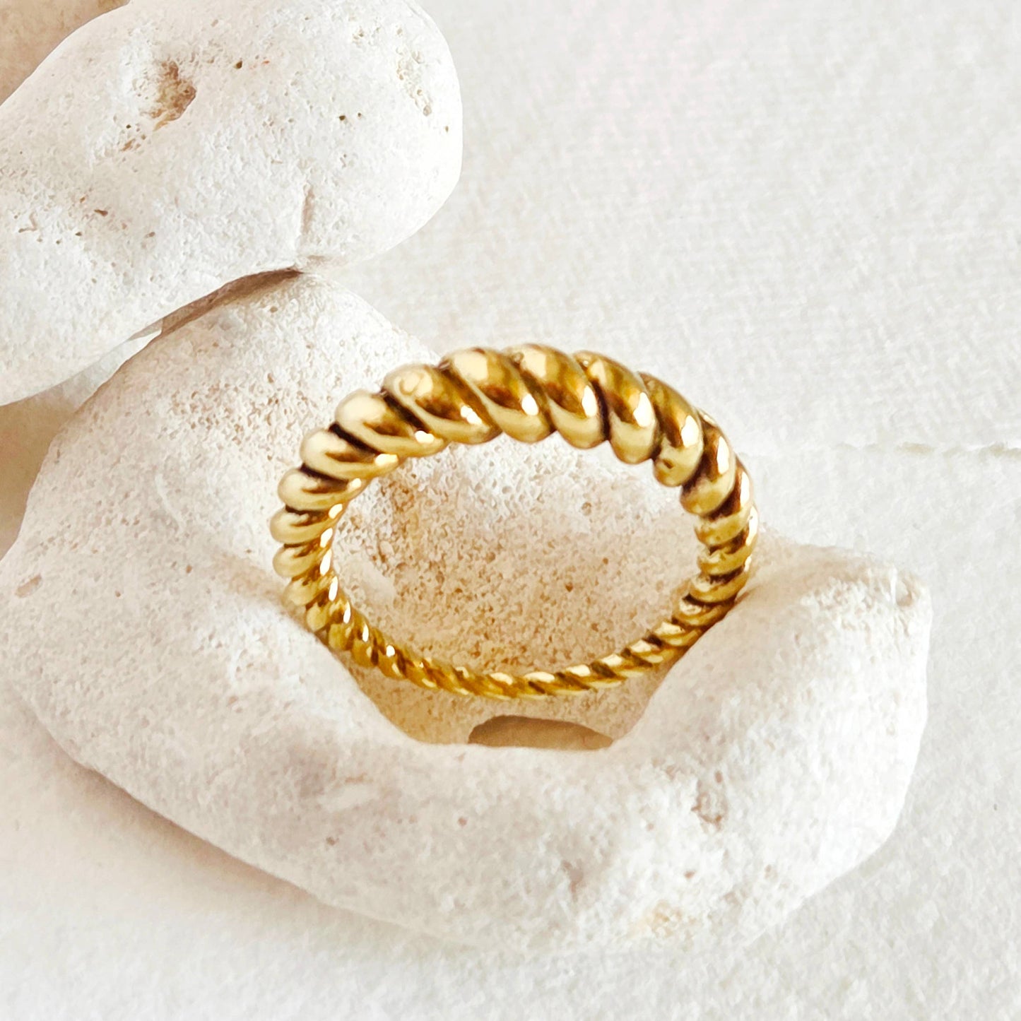 Brass ring double twist