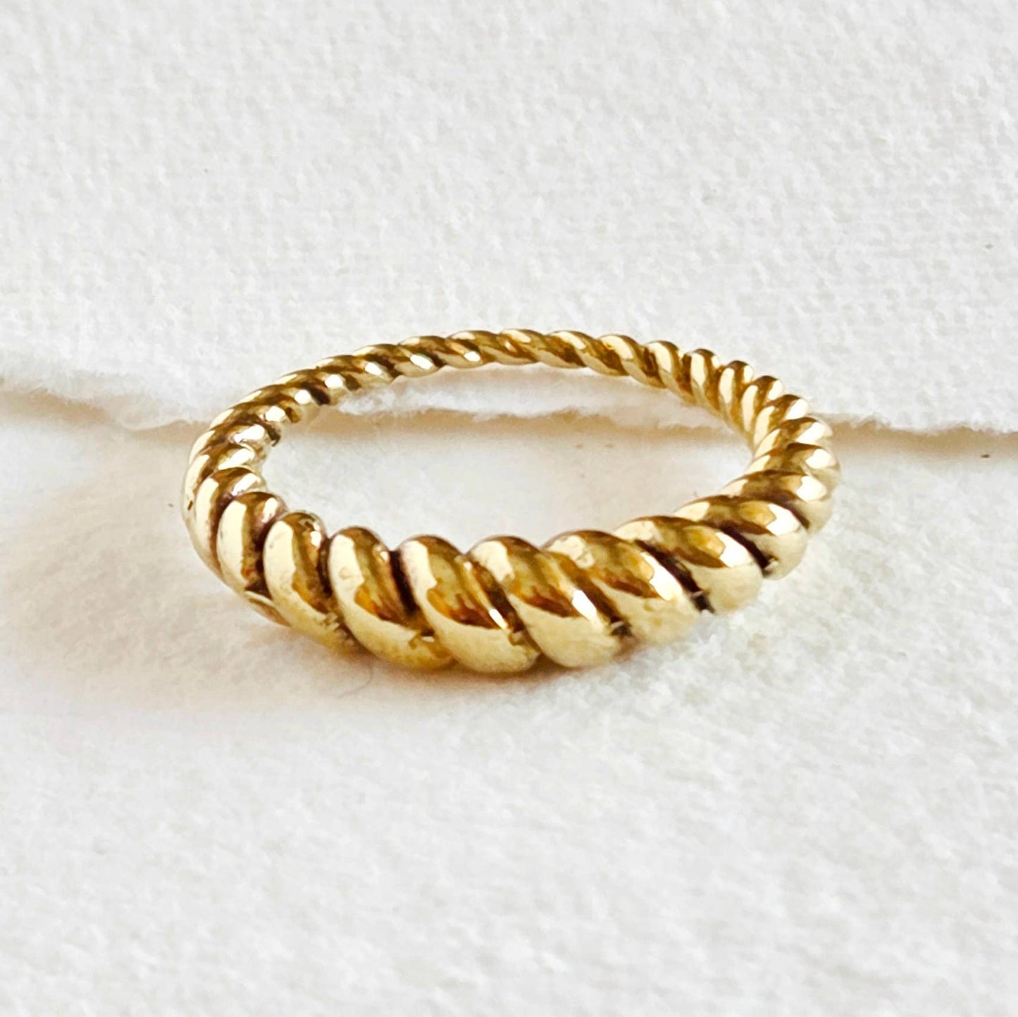 Brass ring double twist