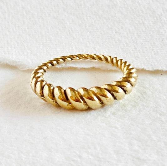 Brass ring double twist