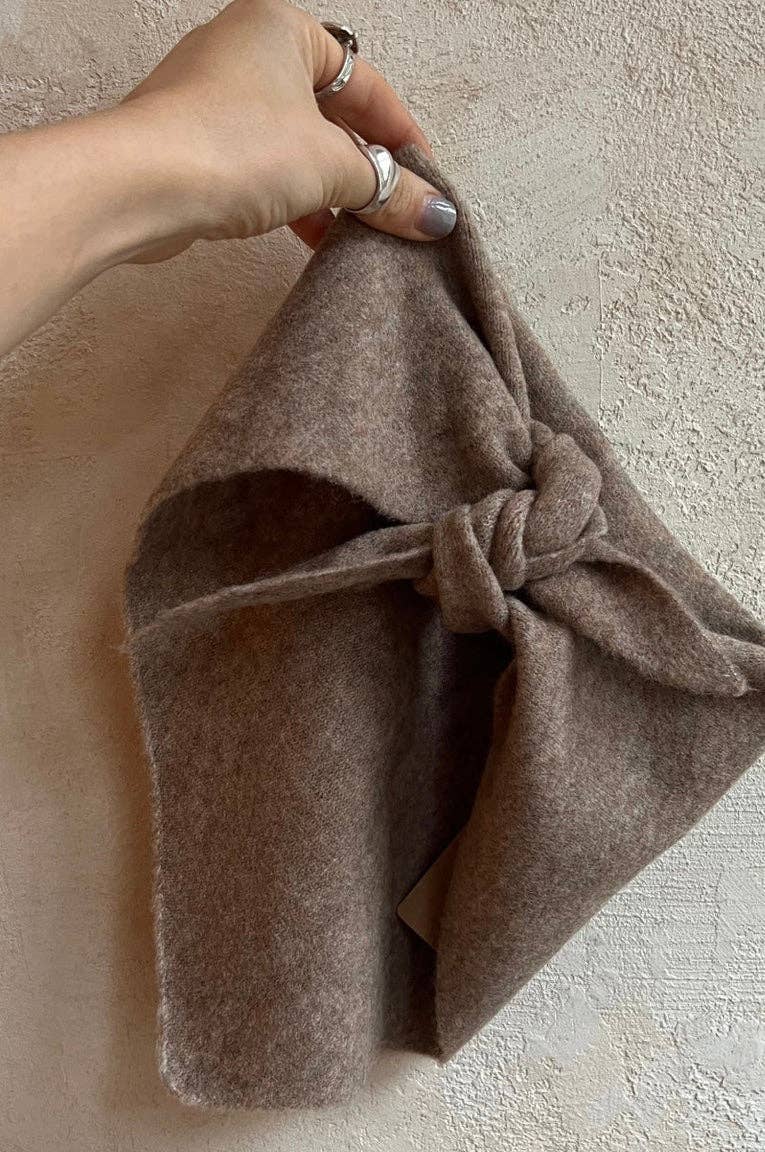 FUZZY WOOL CRAVAT SCARF - Mid of December