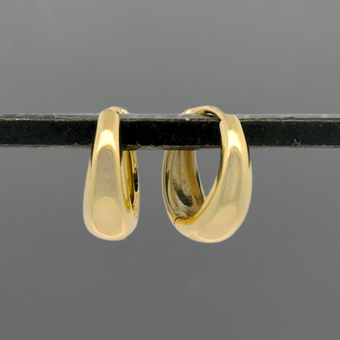 Gold Medium Tapered Clicker Hoops