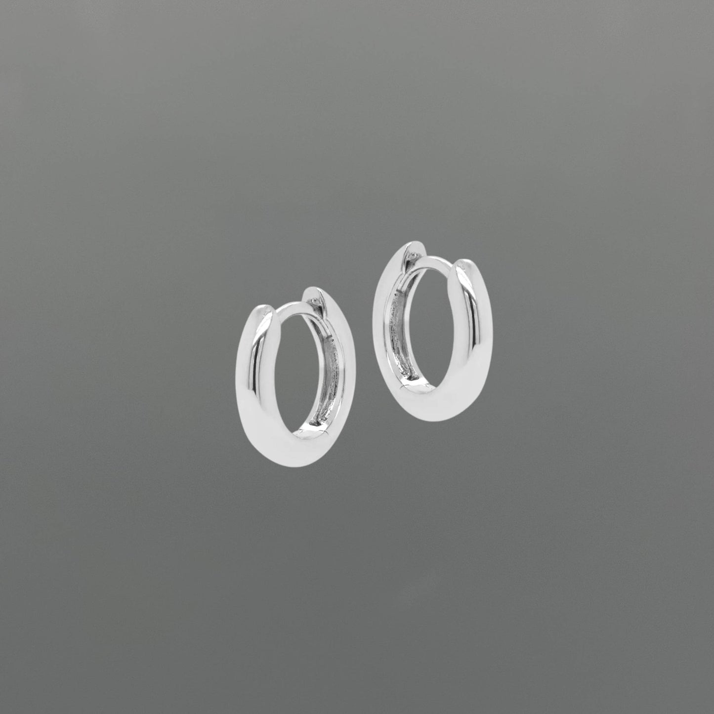 Minimal Luxe Thick Clicker Huggies