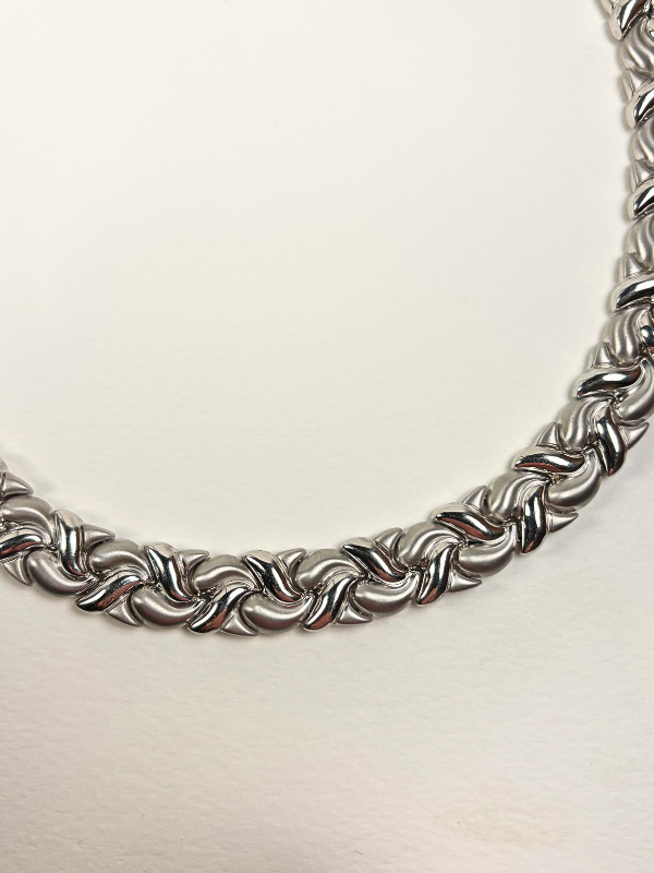 18K White Gold Collar Necklace