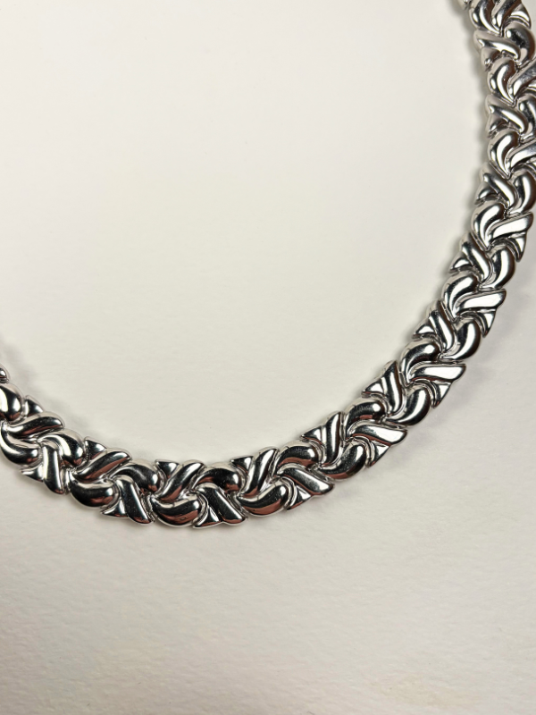 18K White Gold Collar Necklace