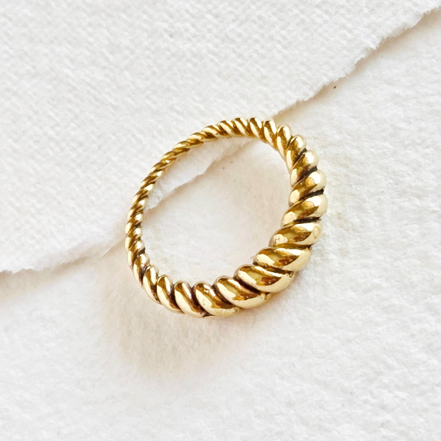 Brass ring double twist