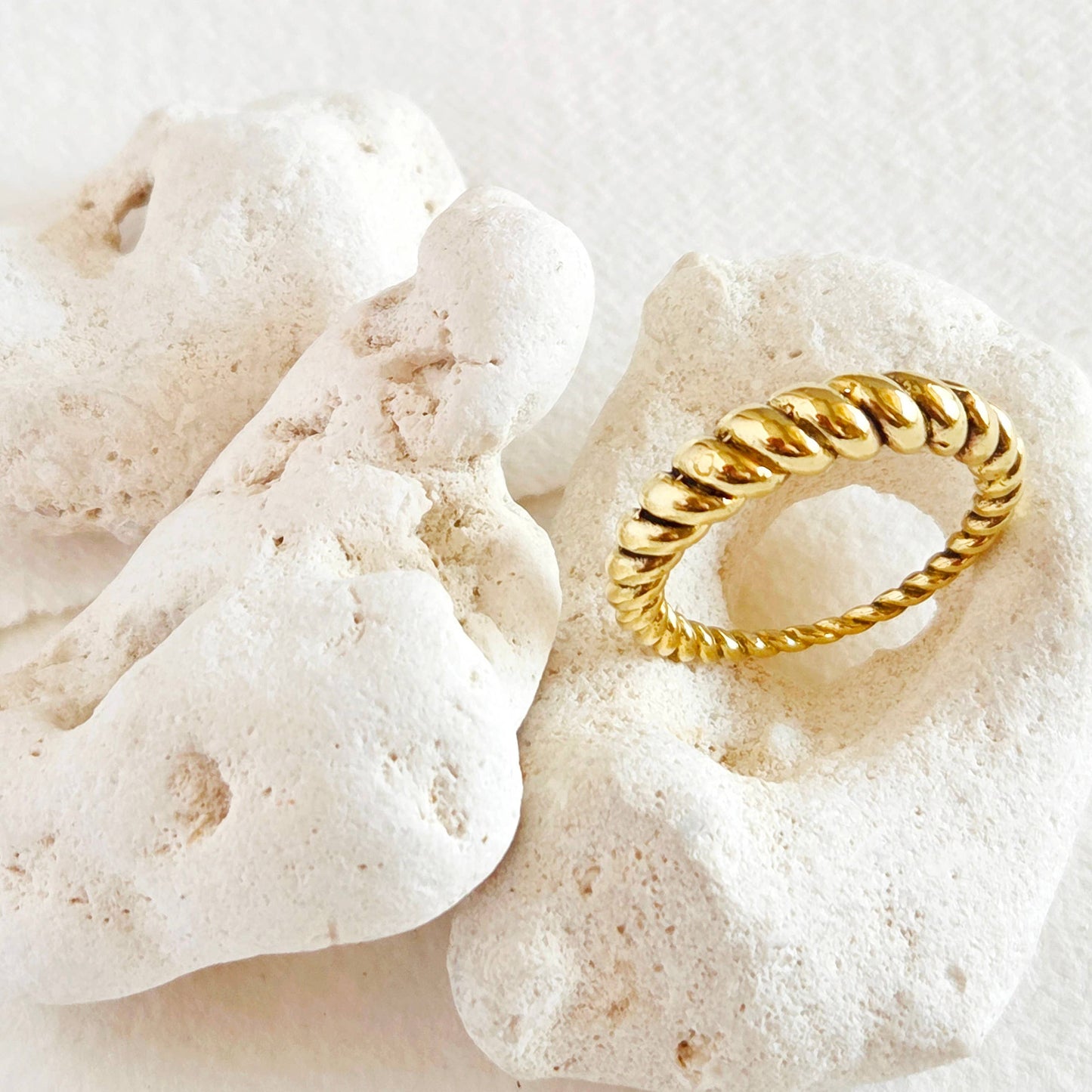 Brass ring double twist